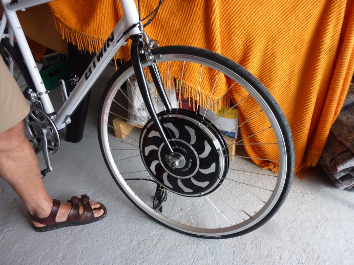 montage roue vélo électrique moteur